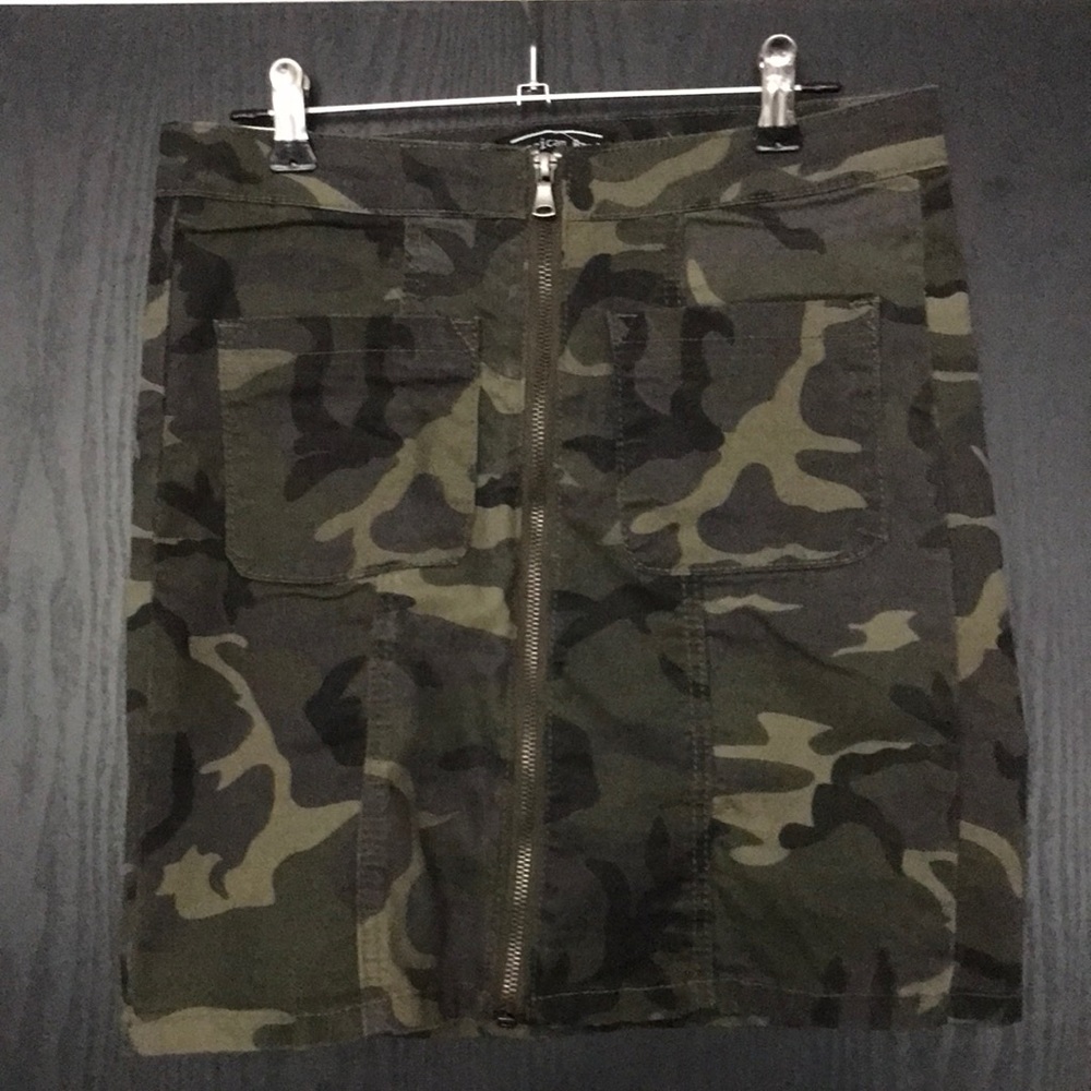 Camouflage Front Zipper Skirt